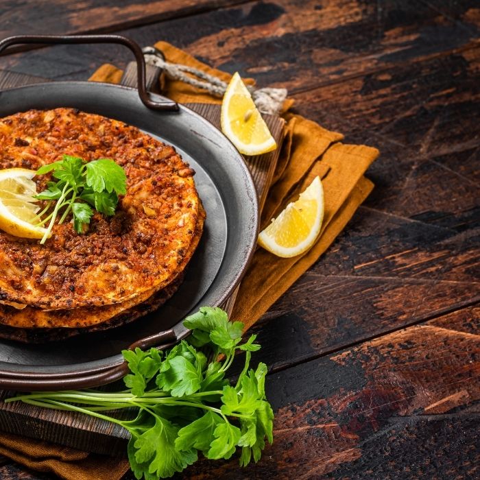 Lahmacun mit Salat – Class Pizza & Kebaphaus, Leonberger Str. 20, 71277 Rutesheim
