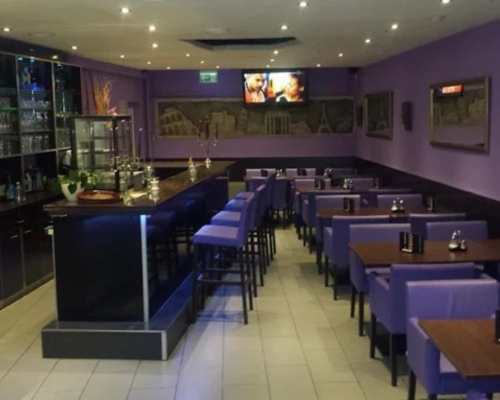 Gastraum mit Sitzbänken – Class Pizza & Kebaphaus, Leonberger Str. 20, 71277 Rutesheim